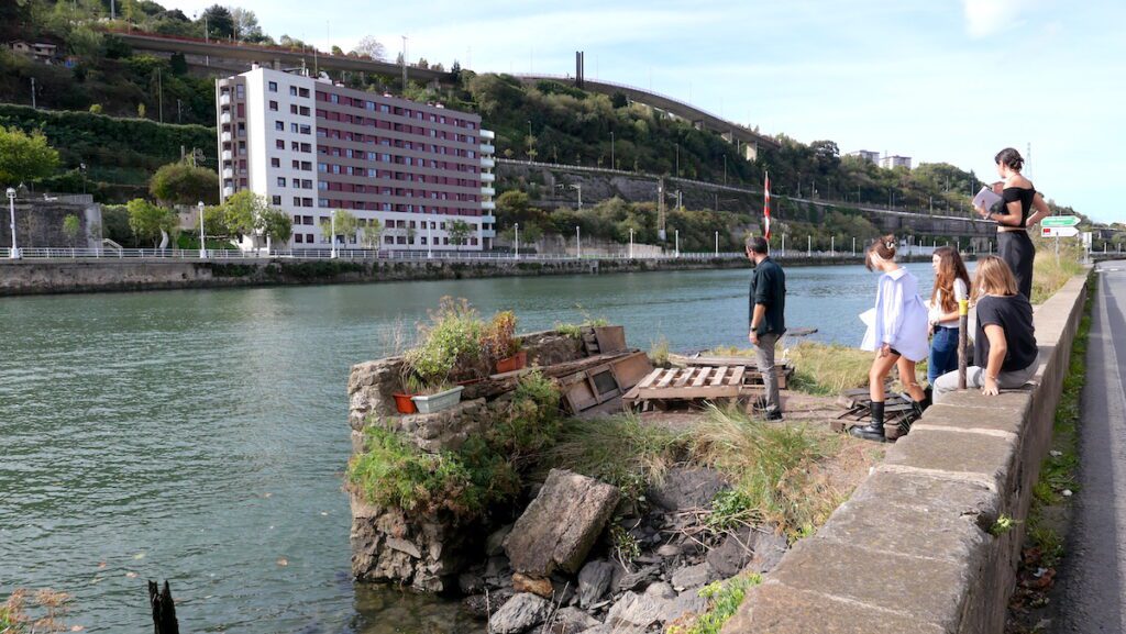 Students exploring Zorrotzaurre